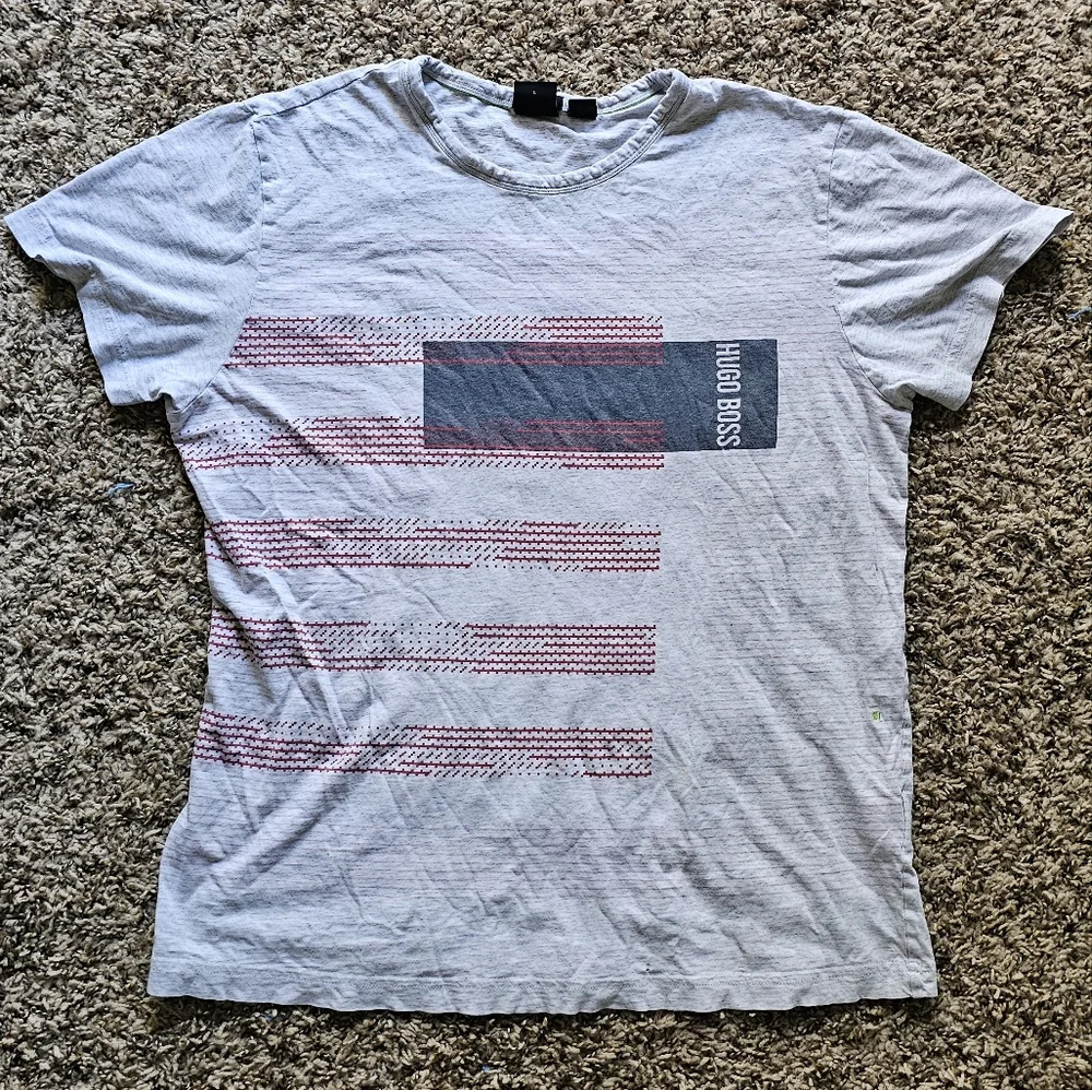Hugo Boss lightweight gray printed 100%cotton t shirt size‎ L